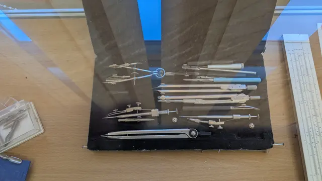 Чертёжные принадлежности и линейка