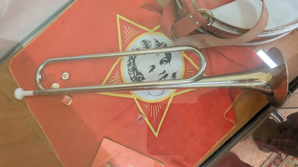Горн, барабан, символика
